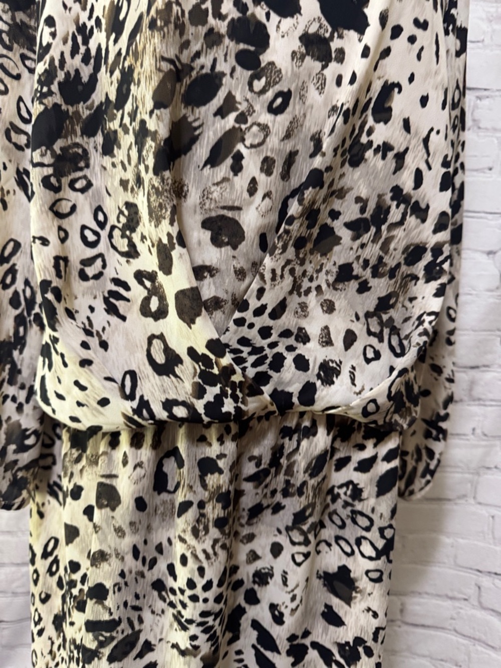 Like new Vince Camuto Animal Print Long Sleeve Blouson Dress - Black & Cream - Picture 3 of 10
